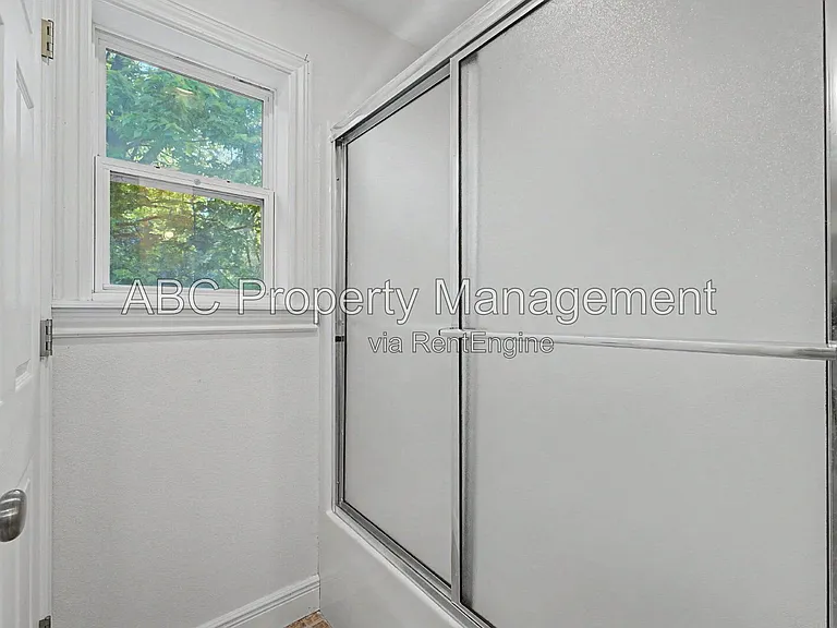 1525 W Deane St — Photo 17