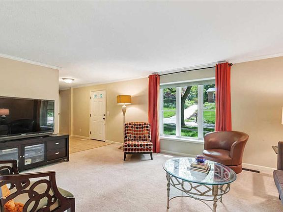 3rd image of 509 Bitterfield Dr