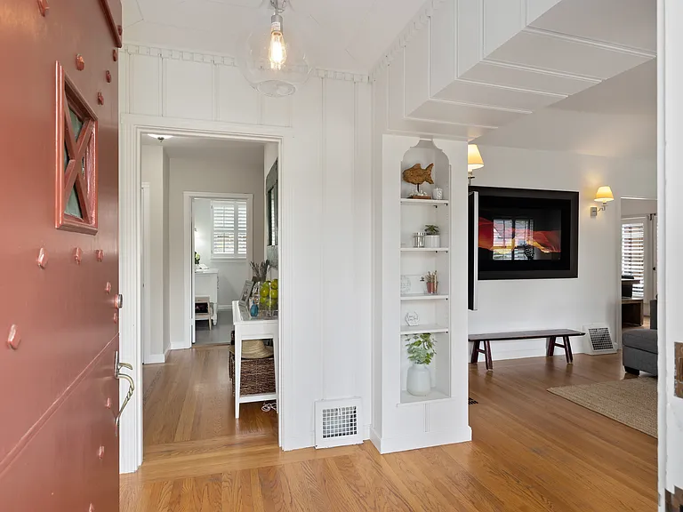 406 Edgewood Rd — Photo 3