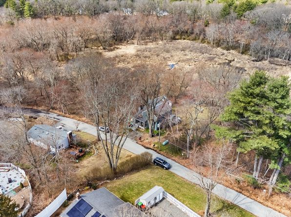 81 Riverview Cir, Wayland, MA 01778