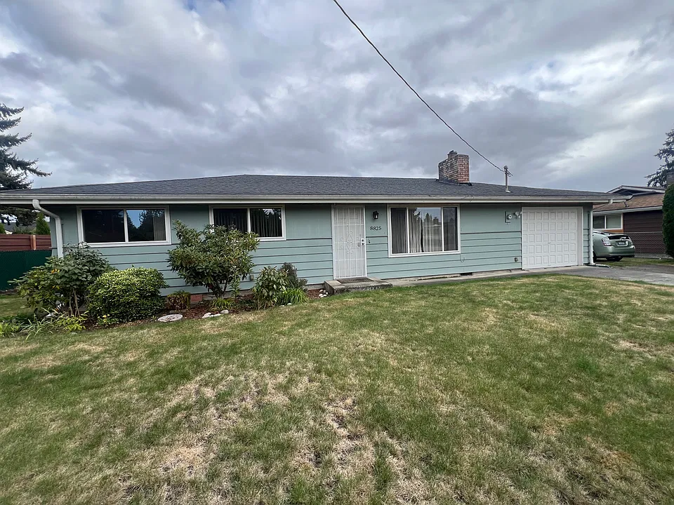 8825 46th Dr NE