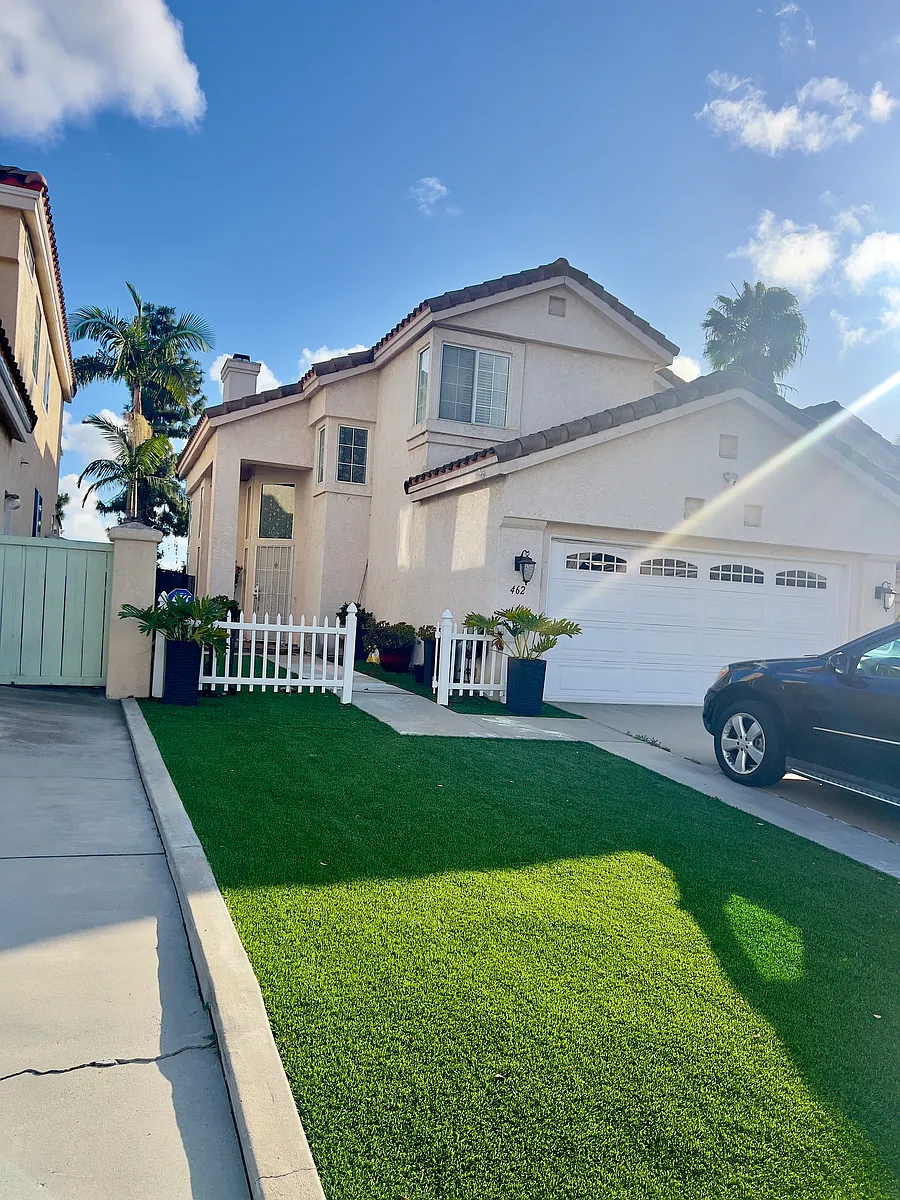 Front - 462 Karra Ct