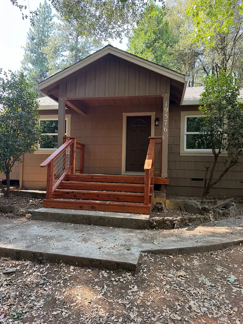 Newly Remodeled Pine Grove Home — Photo 2