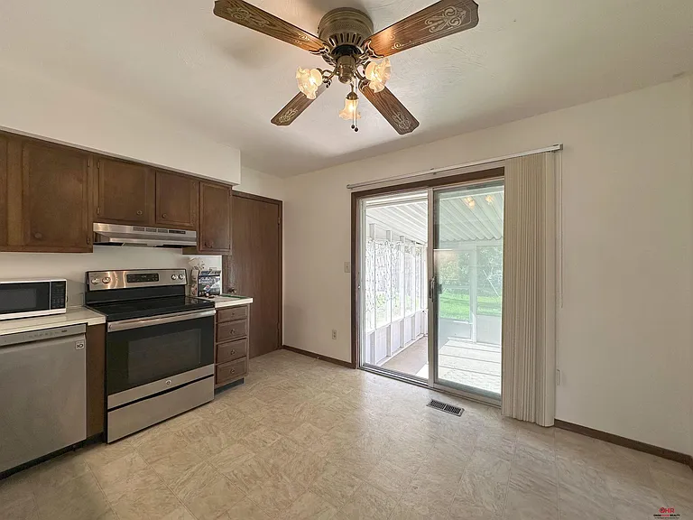 7130 Walker Ave — Photo 8