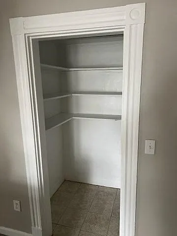 3 bed, 950 sqft, $2,400 — Photo 4