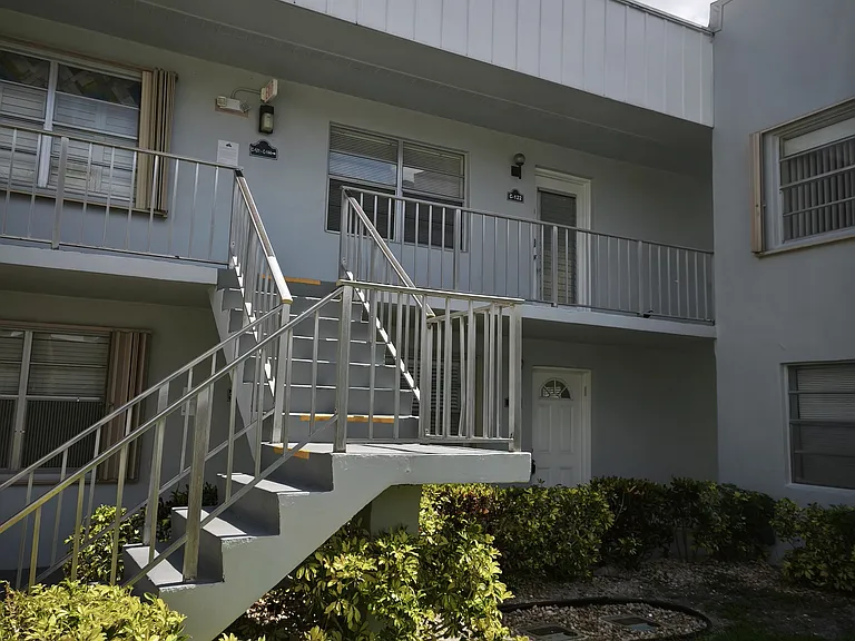 122 Normandy Ln #122 — Photo 4