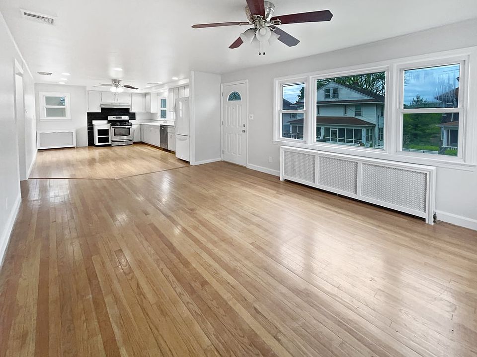 2nd image of 411 Hill St