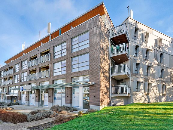 3rd image of 4320 Slocan St #1297346