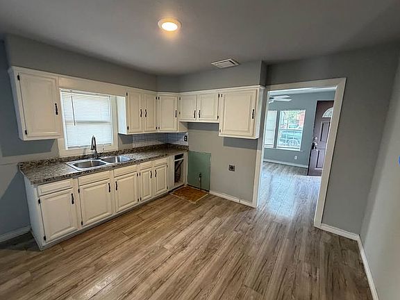 3rd image of 128 Blue Ridge St