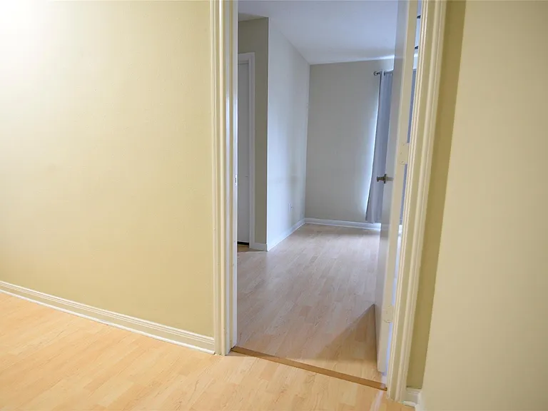 1008 Andrews St — Photo 16