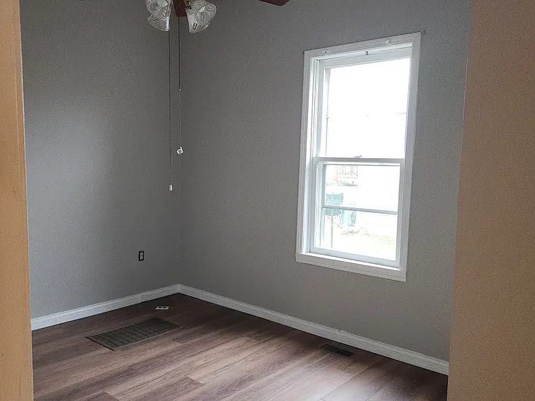 211 E Harrison St — Photo 6