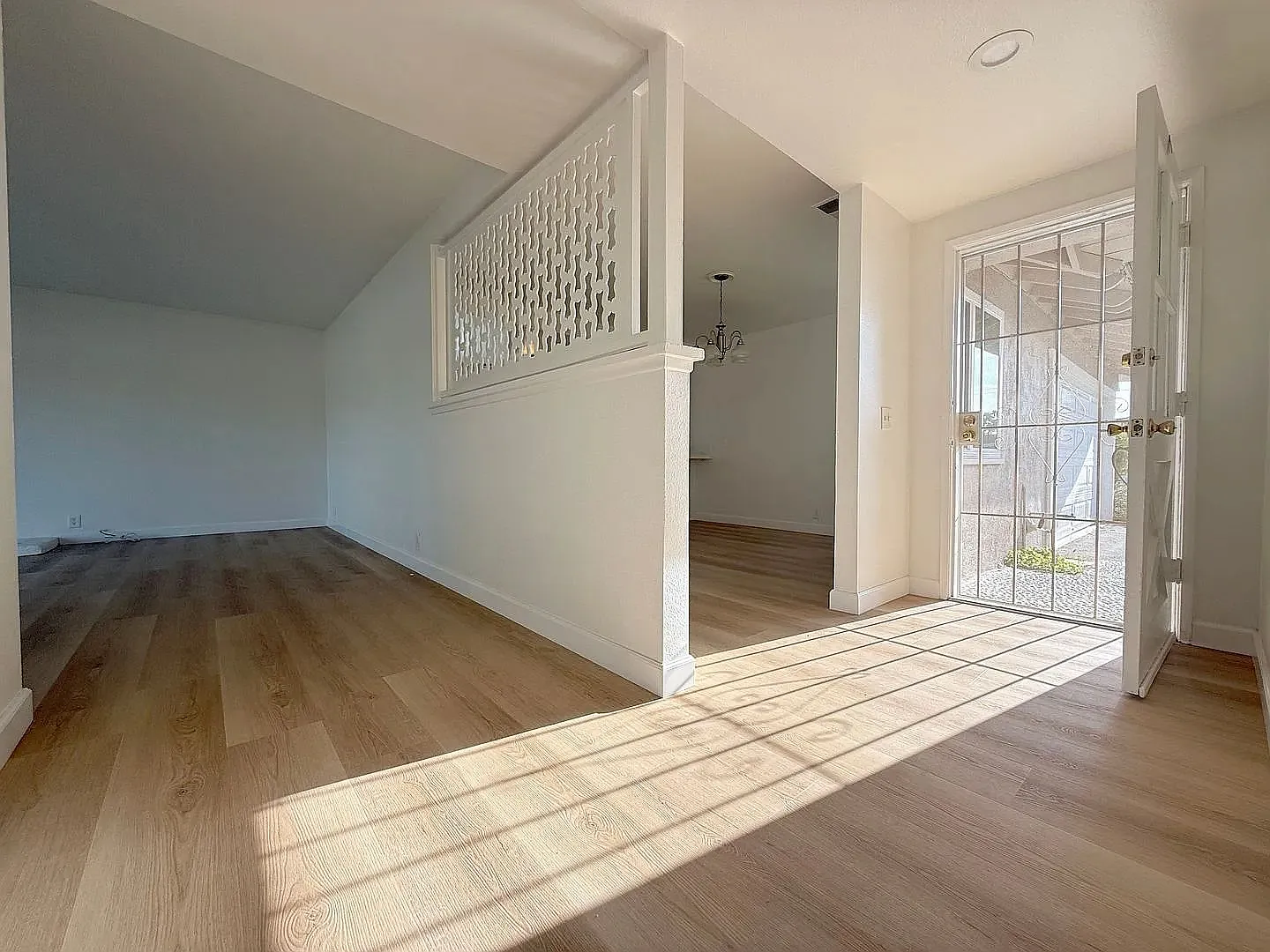 4 bed, 2.0 bath, 1500 sqft, $4,300 — Photo 3
