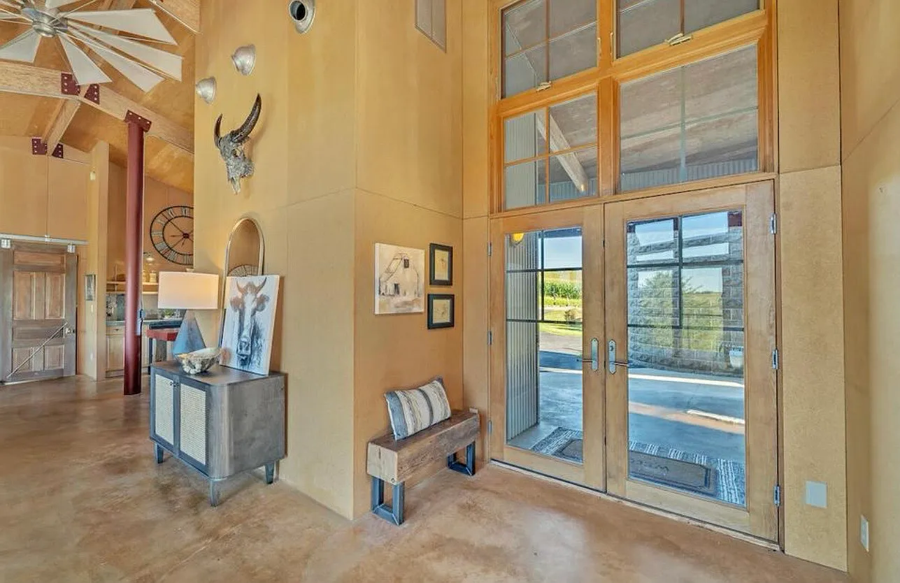 4 bed, 4152 sqft, $4,995 — Photo 3