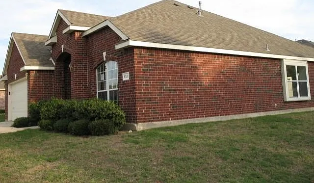 4 bed, 1800 sqft, $2,050 — Photo 2