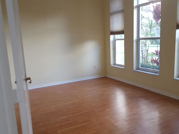 3rd image of 3802 W Lake Estates Dr
