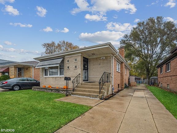 2nd image of 407 Crandon Ave