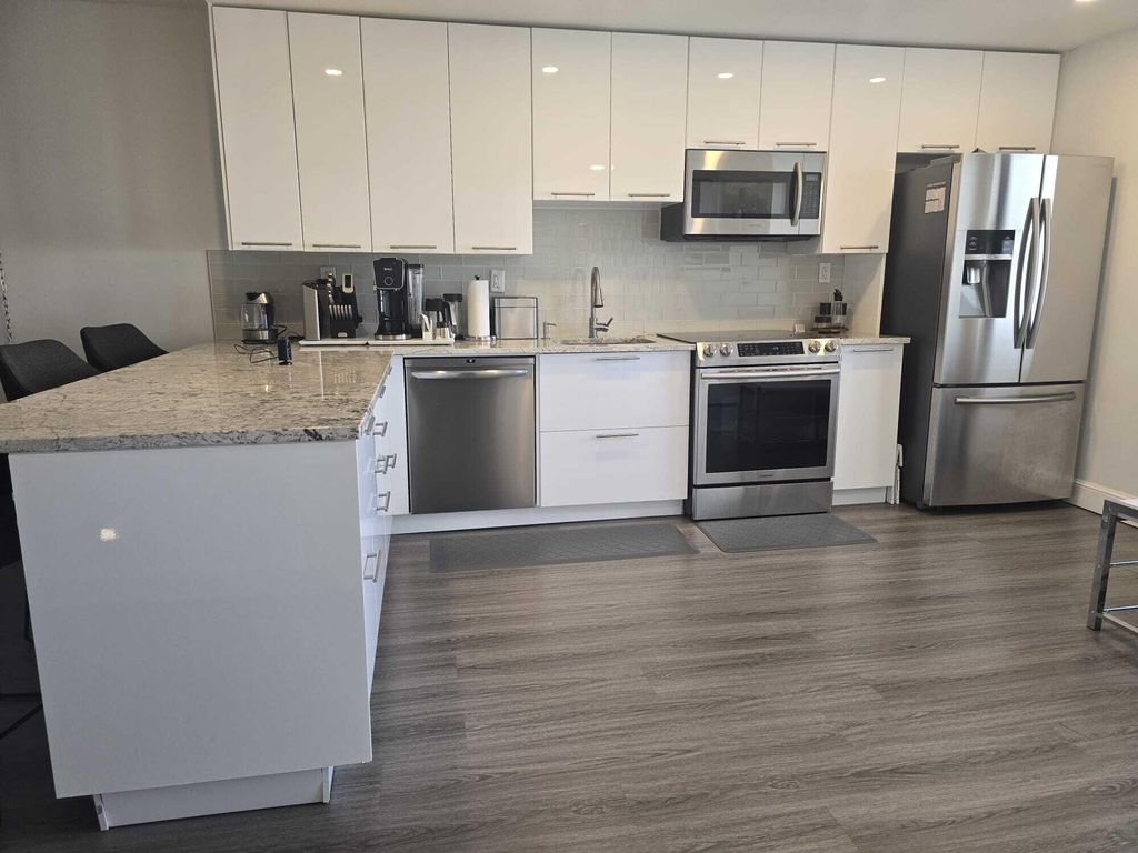 1401 N Riverside Drive #805, photo 3