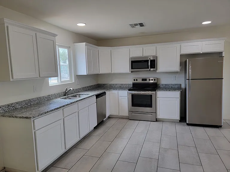 5915 S Calle Sueno Hermoso #2 — Photo 4