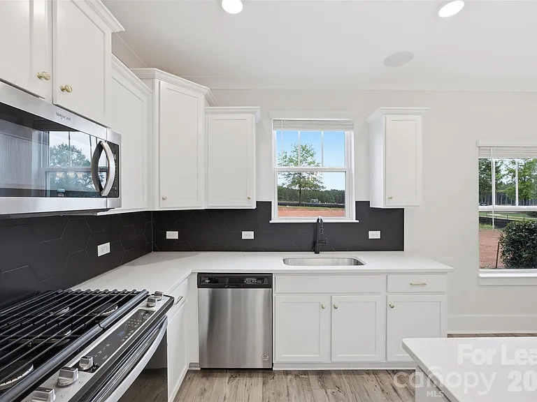 21216 Sanctuary Dr — Photo 8