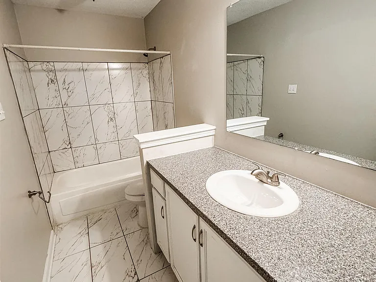 3945 Windyke Dr — Photo 8