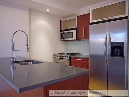 Sold by Bond New York | media 4