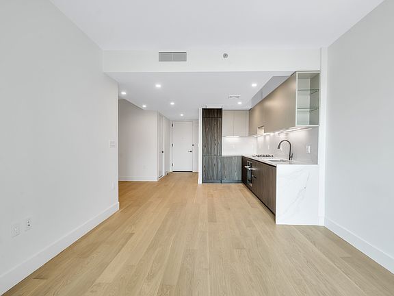 4th image of 11 Hancock Pl #804