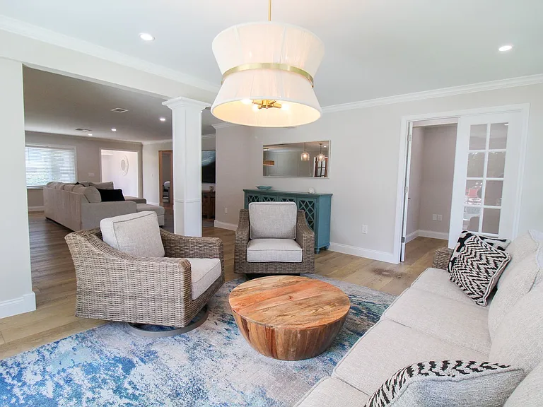 691 Russell St — Photo 36