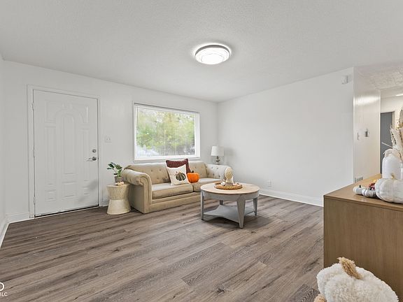 4th image of 4912 Lagora Ln
