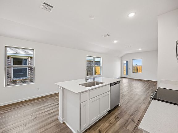 4th image of 727 Springwell Dr