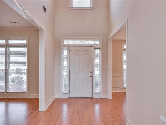 4th image of 4418 Crestoak Dr