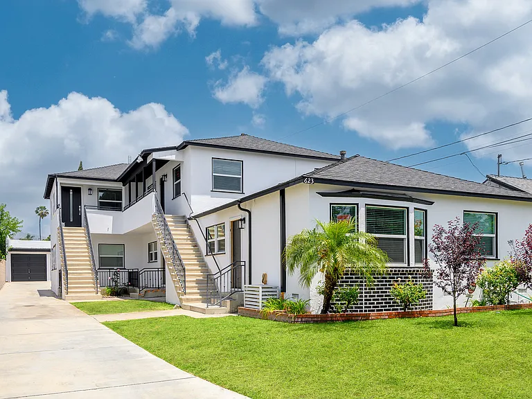 623 E Chevy Chase Dr #C — Photo 1