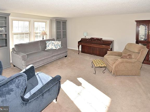 4th image of 215 N Cameron Ct