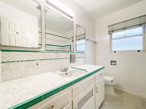 4th image of 4825 62nd St