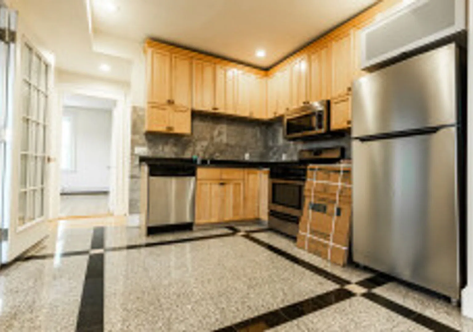 Brookline / BU Central Campus 4 Bed/2 Bath on Babcock St for September 1st. Students Welcome — Photo 2