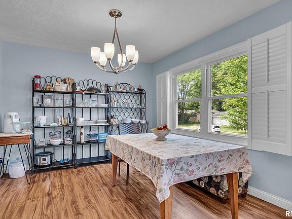 3rd image of 3671 Tam O Shanter Dr N