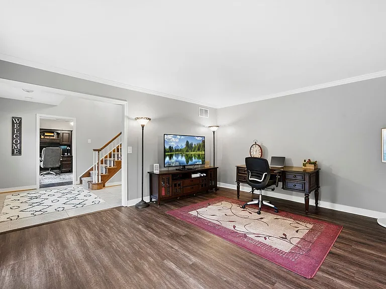1126 Somerset Ln — Photo 25
