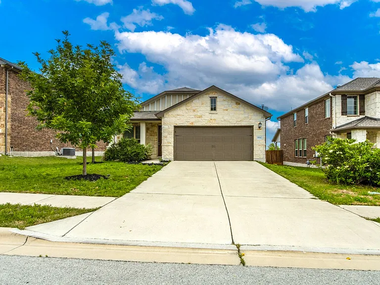 2924 Barbed Wire St — Photo 1