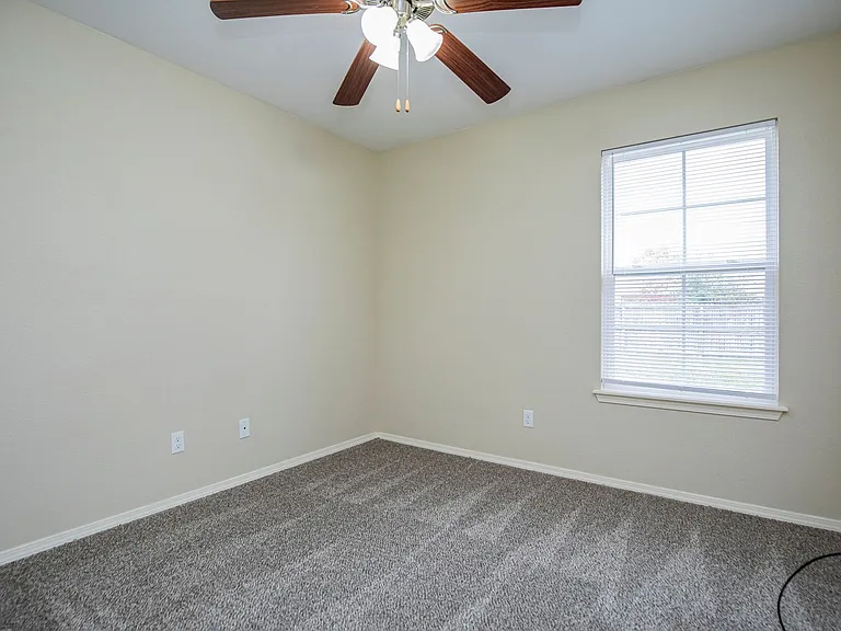 131 Foxglove St — Photo 9