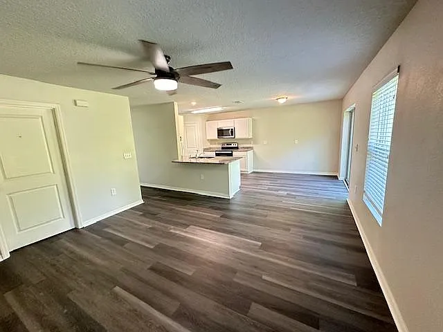 3203 W Babcock Pl — Photo 4