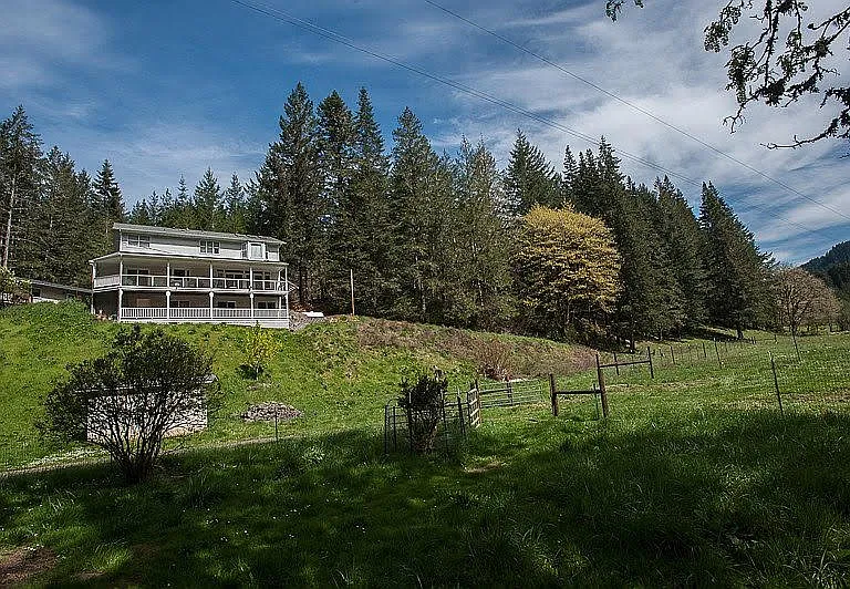 561 Paradise Creek Rd — Photo 1