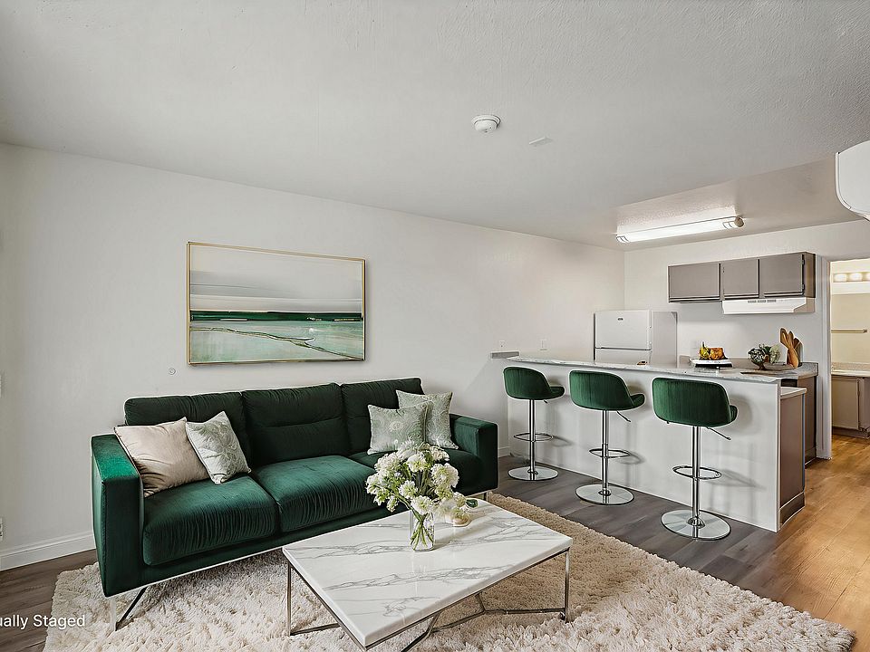 Village Square Apartments_Staged9