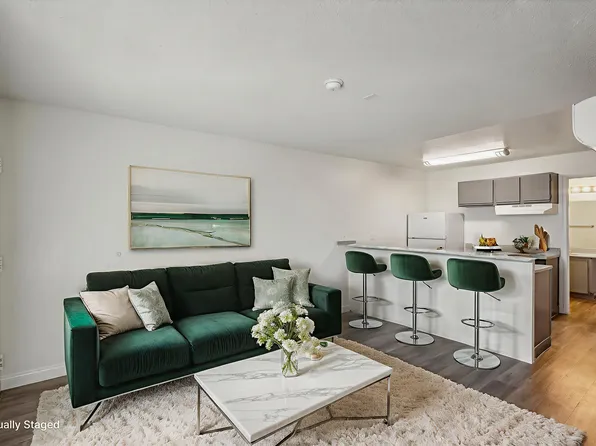 Village Square, 5025 Nellis Oasis Ln, Las Vegas, NV 89115