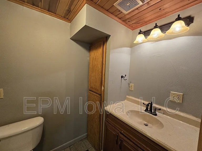 301 Rath St — Photo 21