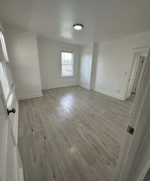 2700 Roslyn Ave #8 — Photo 11