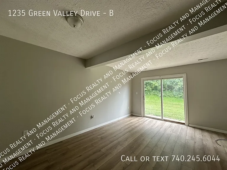 1235 Green Valley Dr #B — Photo 4