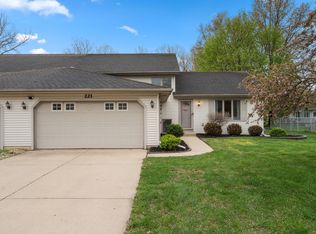 221 Scherland Dr, Schererville, IN 46375