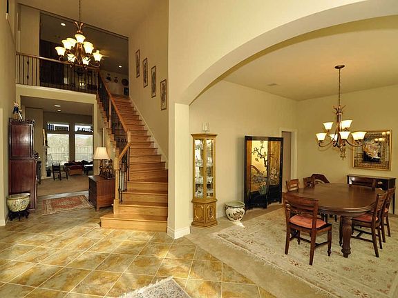 Foyer / Dining Room