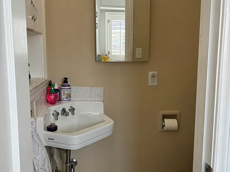 821 Hilmar St — Photo 10