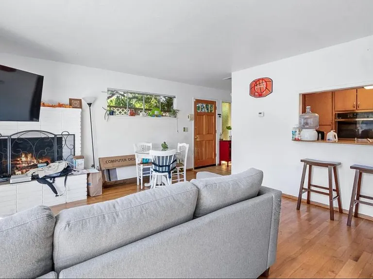 214 Hanover St — Photo 6