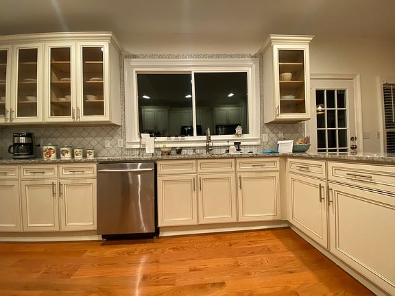 3rd image of 795 Oak Trail Dr